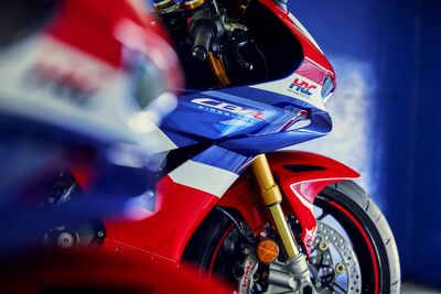 173085_458489_24YM_CBR1000RR-R_FIREBLADE_SP_jpg.jpg