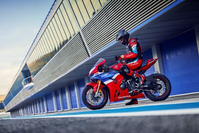 173087_458492_24YM_CBR1000RR-R_FIREBLADE_SP_jpg.jpg