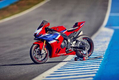 173103_458470_24YM_CBR1000RR-R_FIREBLADE_SP_jpg.jpg