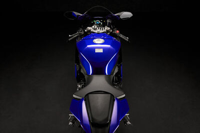 2025_YAM_YZF900R9_EU_DPBMC_DET_003_03_preview.jpg