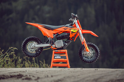 2025 KTM SX-E 3 and SX-E 5-4.jpg