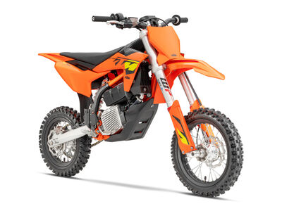 2025 KTM SX-E 3 and SX-E 5-15.jpg