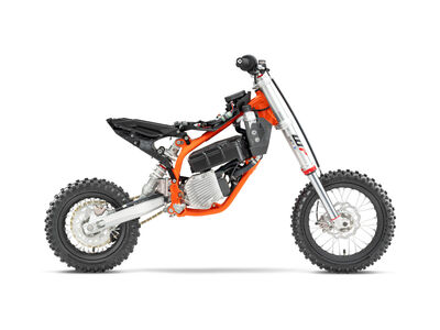 2025 KTM SX-E 3 and SX-E 5-16.jpg