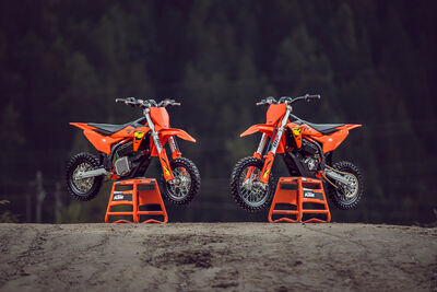 2025 KTM SX-E 3 and SX-E 5.jpg