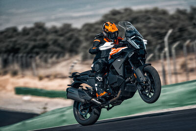 2025 KTM 1390 SUPER ADVENTURE S-8.jpg