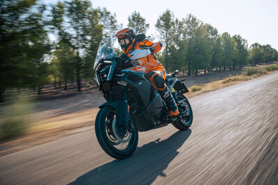 2025 KTM 1390 SUPER ADVENTURE S-9.jpg