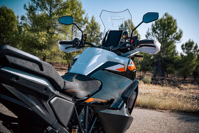 2025 KTM 1390 SUPER ADVENTURE S-3.jpg