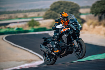 2025 KTM 1390 SUPER ADVENTURE S-4.jpg