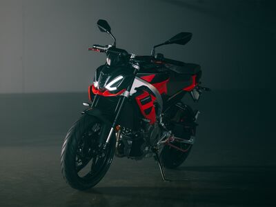 Aprilia-Tuono457-gallery1.jpg