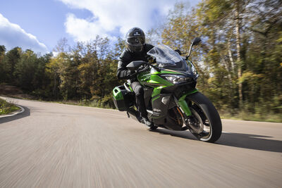 NINJA 1100 SX_ACTION_011.jpg