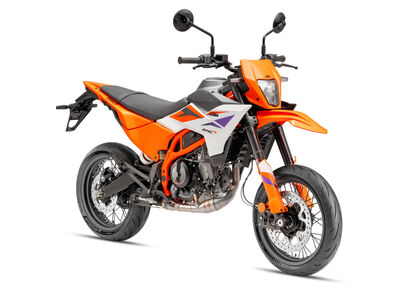 2025 KTM 125 and 390 SMC R (7) - Kopie.jpg