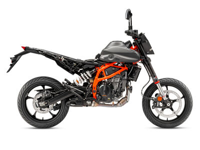 2025 KTM 125 and 390 SMC R (5) - Kopie.jpg