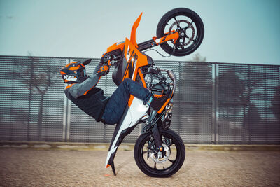 2025 KTM 125 and 390 SMC R (4) - Kopie.jpg