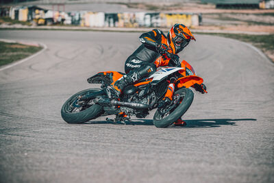 2025 KTM 125 and 390 SMC R (8).jpg