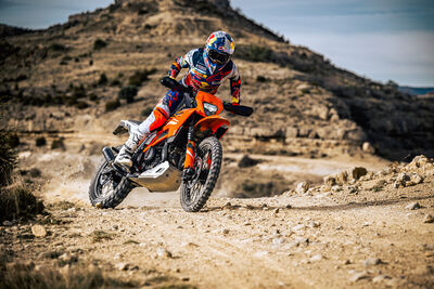 2025 KTM ENDURO R Range(2).jpg