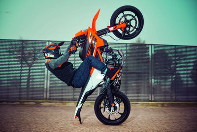 662098_MY25 KTM 125 SMC R-Action- Cat A_ACTION_ACTION.jpeg